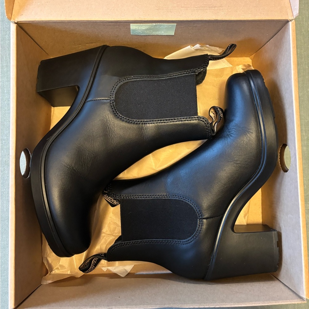 NEW Blundstone Black Leather Ankle Boots